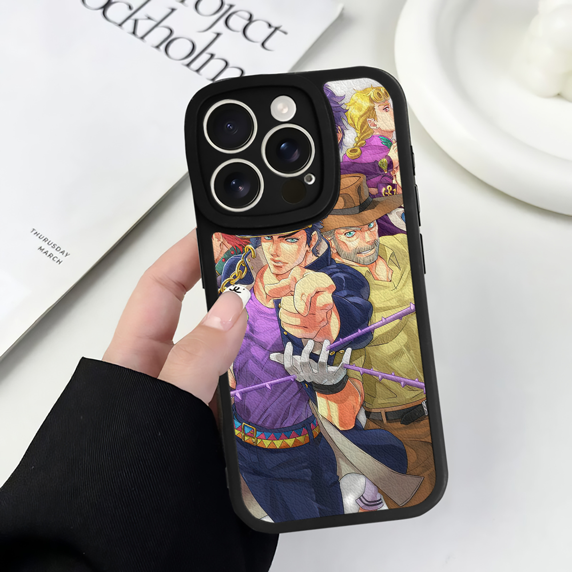 （画像用） ジョジョの奇妙な冒険 JoJo's Bizarre Adventure 【iPhone 16シリーズ対応】シリコンスマホケース（レザー調） 材質：シリコン